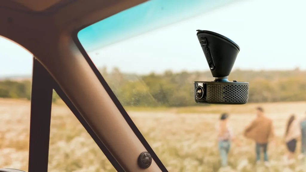 How to enable and disable loop recording on a dash cam?