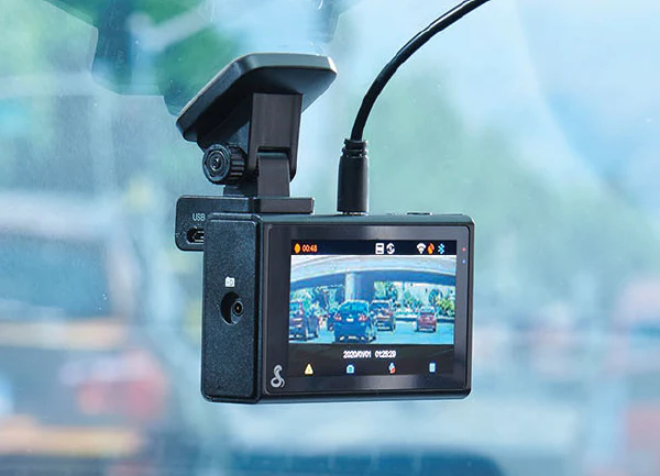 What are the possible solutions to fix a dash cam that does not loop records?