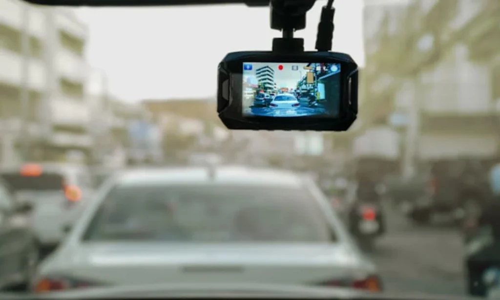 Why should you or should not leave your dashcam in your car?